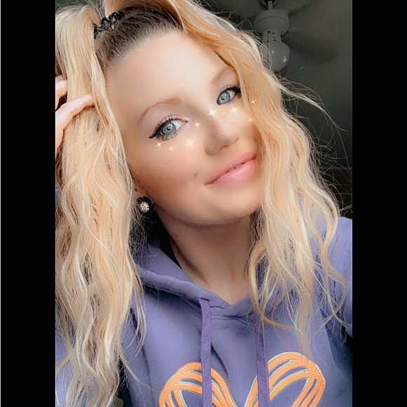 Meet your Posher, Kyla - Picture 1 of 7